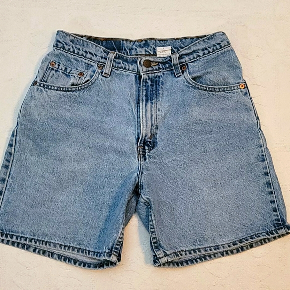 Levi's Pants - VTG Levi's high waist mom jean shorts 8